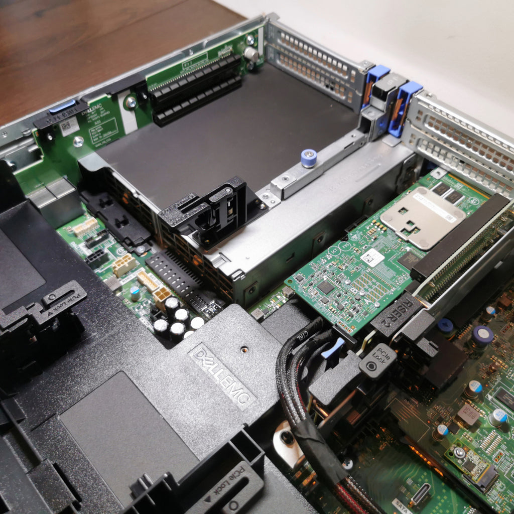 Dell R740 / 2x 20 Core 6138 / 32GB / 16SFF