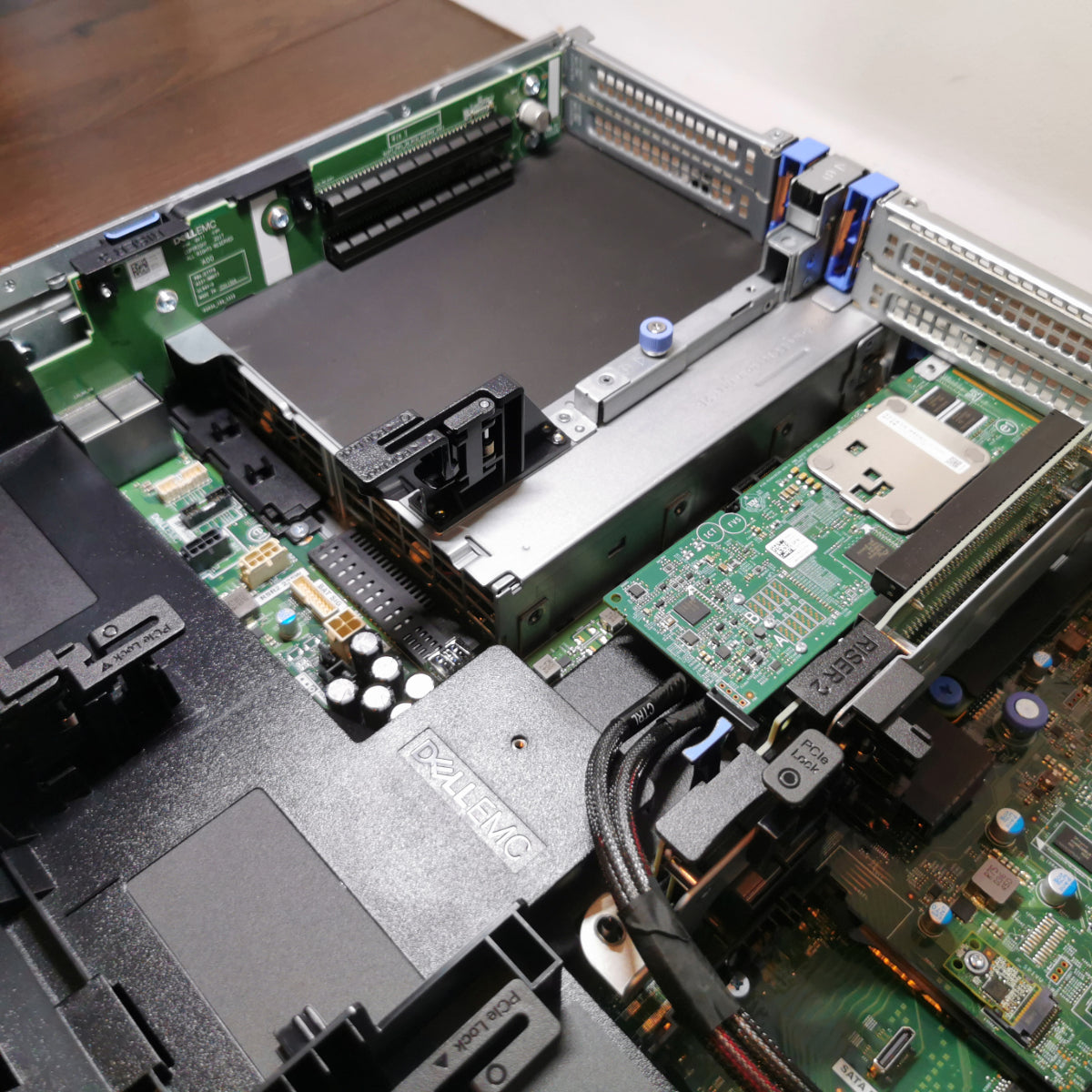 Dell R740 / 2x 20 Core 6138 / 32GB / 16SFF